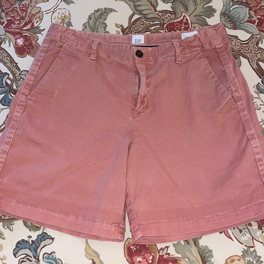 Gap girlfriend chino shorts size 8